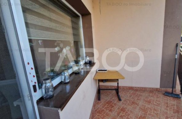 Apartament 3 camere cu 2 balcoane garaj parcare si curte Turnisor