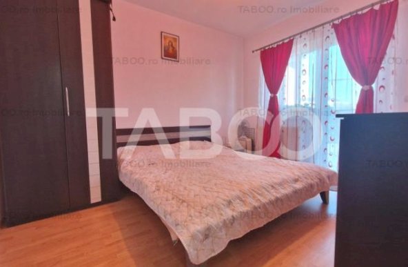 Apartament 3 camere cu 2 balcoane garaj parcare si curte Turnisor