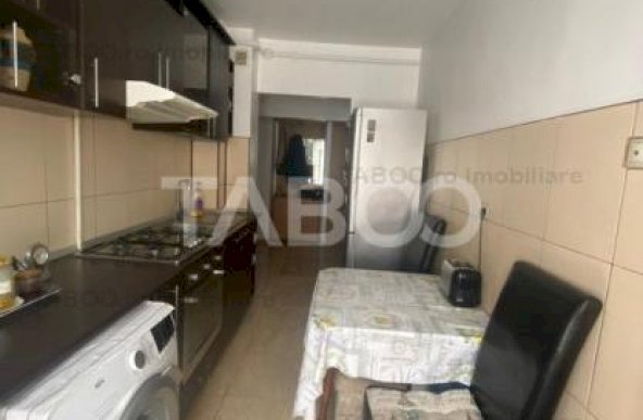 Apartament decomandat la etajul 1 cu 2 camere balcon si pivnita Strand