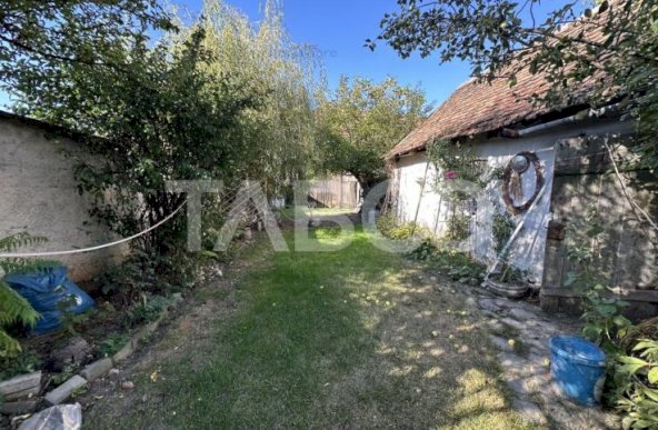 Casa de vanzare 4 camere anexe gospodaresti 1818 mp teren in Parau