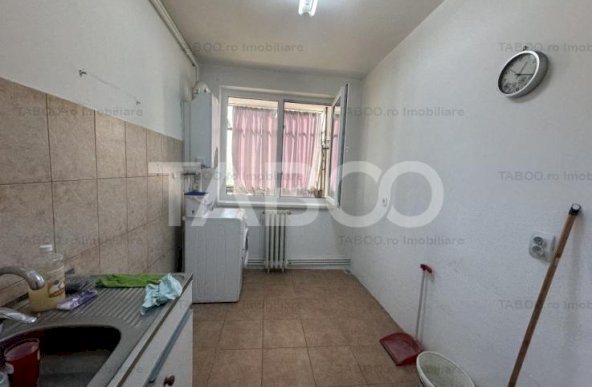 Apartament decomandat 65 mpu 3 camere pivnita balcon Siretului