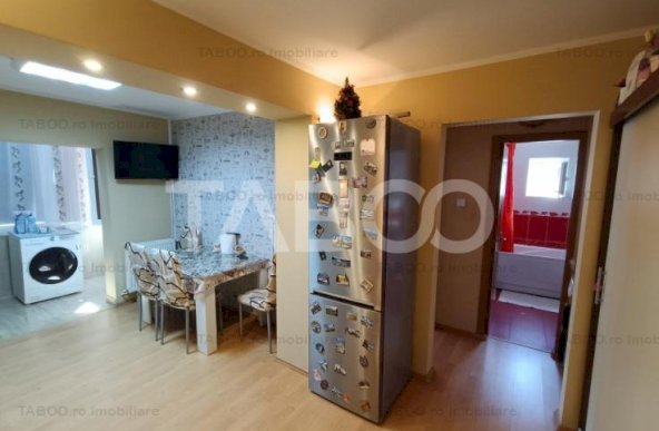 Apartament decomandat 2 camere 52 mp utili mobilat balcon Alba Iulia