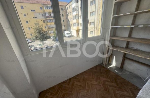 OCAZIE! Apartament decomandat etajul 1 cu 2 camere balcon Strand Sibiu