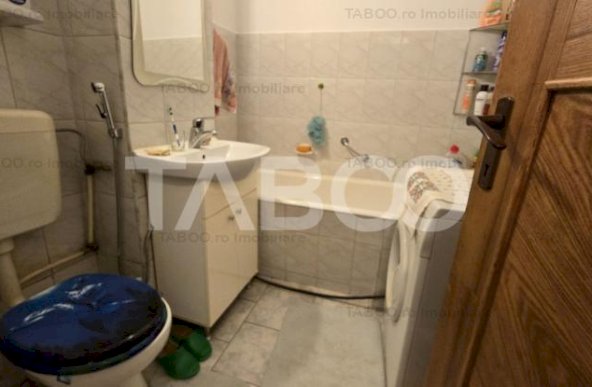 Apartament 3 camere etaj 1 de inchiriat zona Scoala de Inot