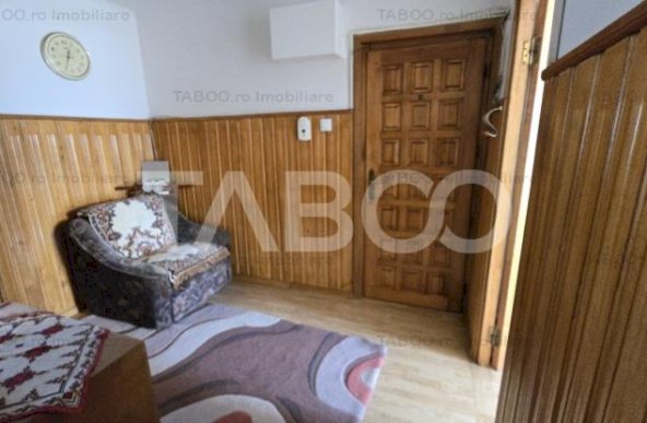 Apartament 3 camere etaj 1 de inchiriat zona Scoala de Inot