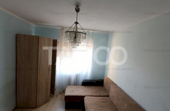 Apartament decomandat 3 camere 70 mpu mobilat etaj 3 Cetate Alba Iulia