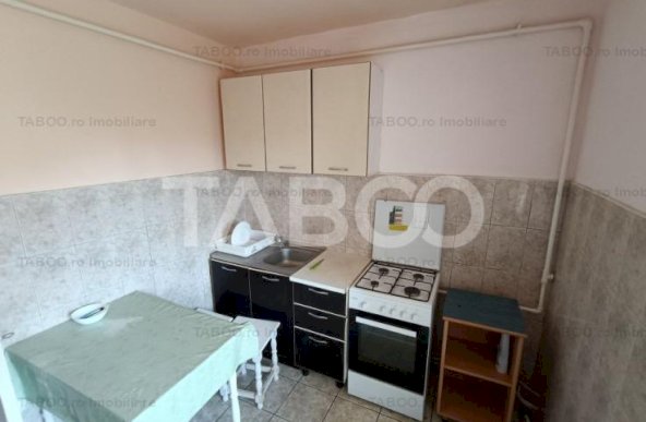 Apartament decomandat 3 camere 70 mpu mobilat etaj 3 Cetate Alba Iulia