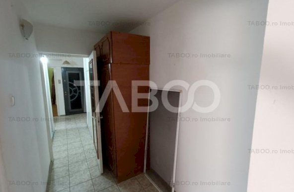 Apartament decomandat 3 camere 70 mpu mobilat etaj 3 Cetate Alba Iulia