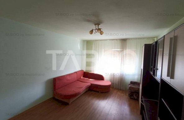 Apartament decomandat 3 camere 70 mpu mobilat etaj 3 Cetate Alba Iulia