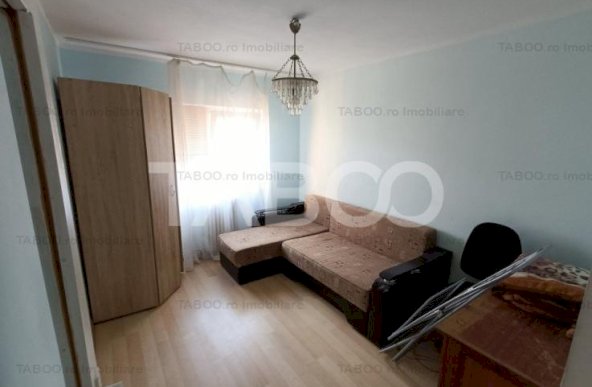 Apartament decomandat 3 camere 70 mpu mobilat etaj 3 Cetate Alba Iulia