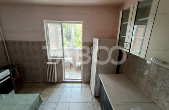 Apartament decomandat 3 camere 70 mpu mobilat etaj 3 Cetate Alba Iulia