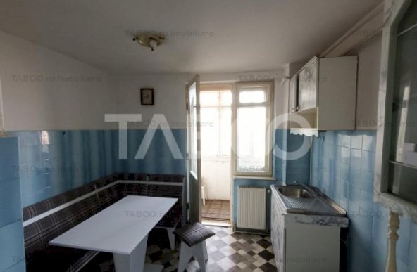 Apartament decomandat 3 camere 65mpu mobilat balcon pivnita Alba Iulia