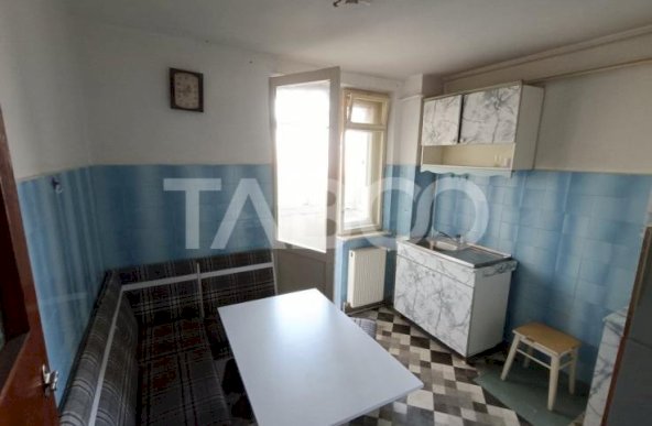 Apartament 3 camere 65mpu mobilat pivnita 2 balcoane etaj 2 Alba Iulia