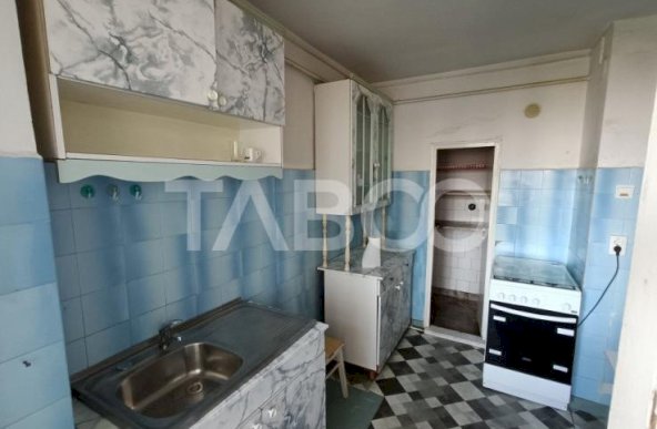 Apartament 3 camere 65mpu mobilat pivnita 2 balcoane etaj 2 Alba Iulia