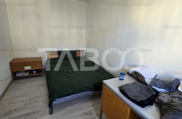 Apartament etaj 3 cu 2 camere de vanzare in zona Mihai Viteazul