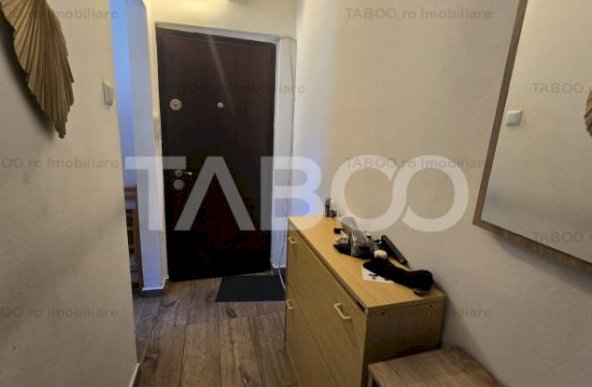 Apartament etaj 3 cu 2 camere de vanzare in zona Mihai Viteazul