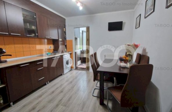 Apartament cu 2 camere calduros si spatios de vanzare in Vasile Aaron