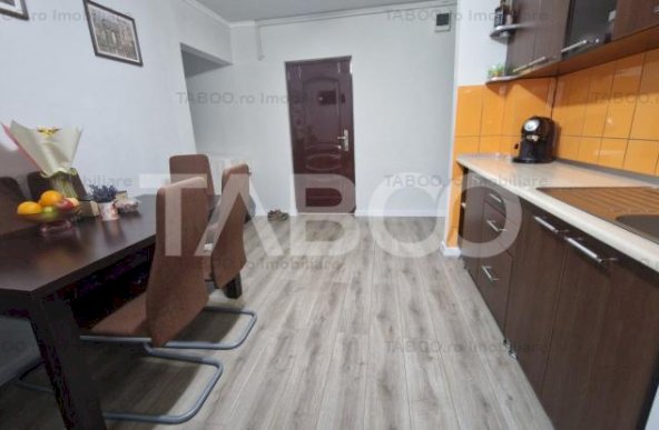 Apartament cu 2 camere calduros si spatios de vanzare in Vasile Aaron