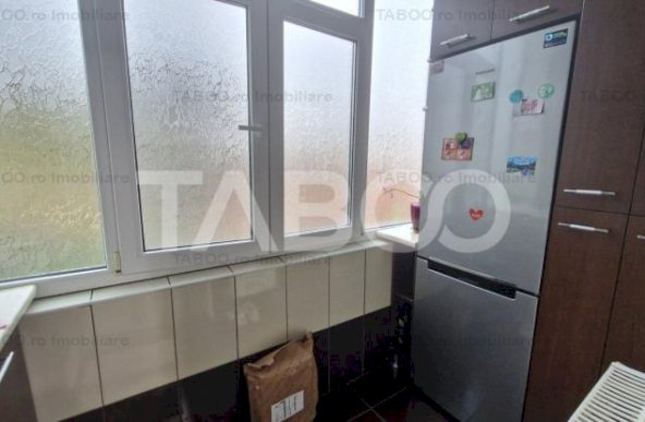 Apartament cu 2 camere calduros si spatios de vanzare in Vasile Aaron