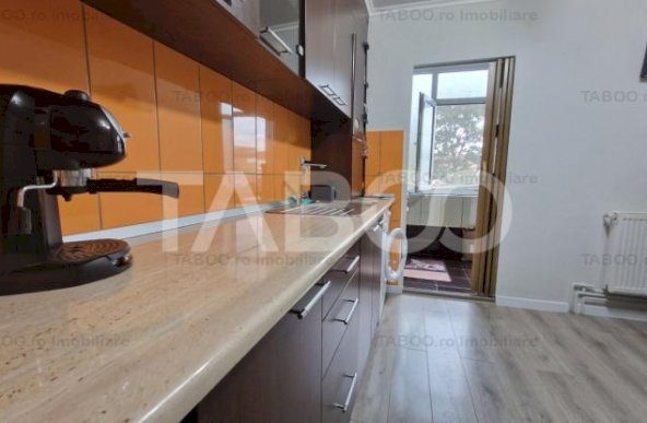 Apartament cu 2 camere calduros si spatios de vanzare in Vasile Aaron