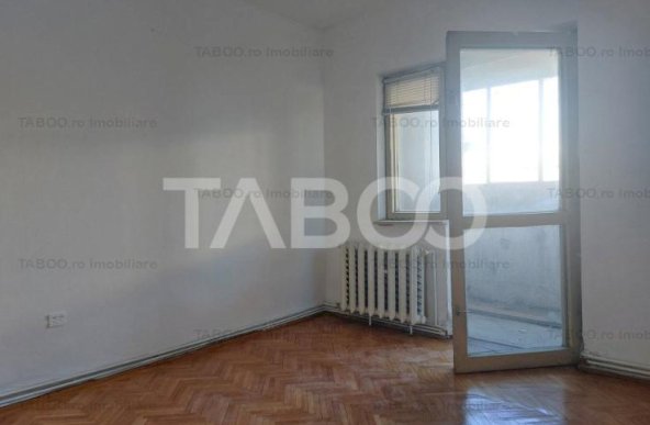 Apartament 65 mp 3 camere decomandate 2 bai pivnita zona Siretului