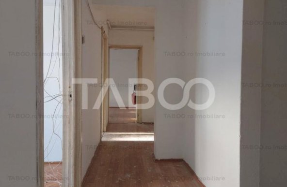 Apartament 65 mp 3 camere decomandate 2 bai pivnita zona Siretului