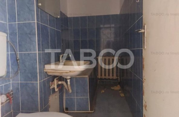 Apartament 65 mp 3 camere decomandate 2 bai pivnita zona Siretului