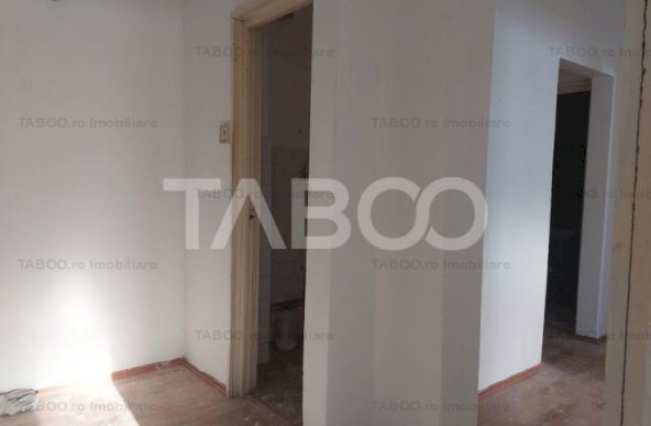 Apartament 65 mp 3 camere decomandate 2 bai pivnita zona Siretului