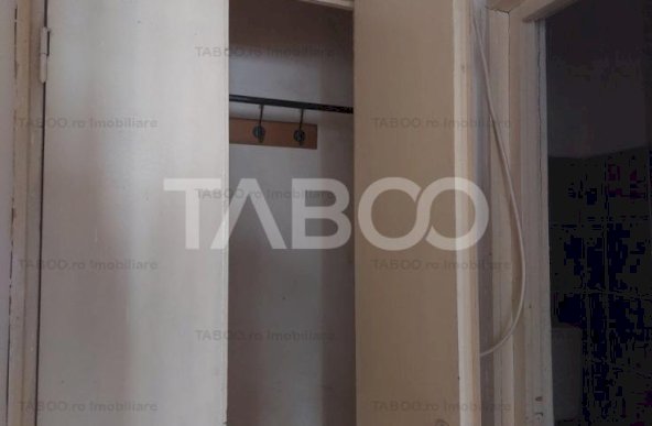 Apartament 65 mp 3 camere decomandate 2 bai pivnita zona Siretului