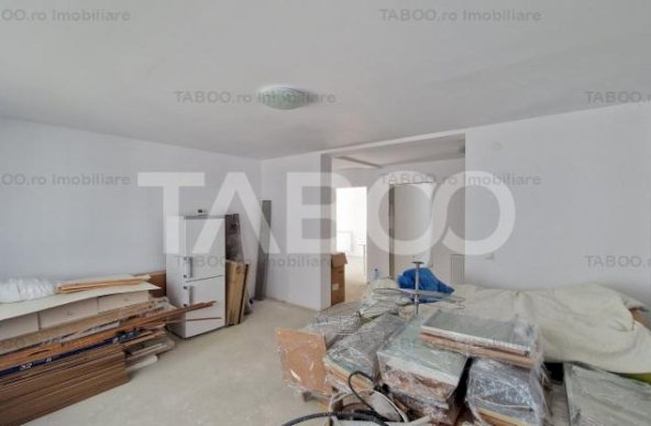 Apartament de vanzare cu 3 camere si 2 balcoane cu bucatarie separata