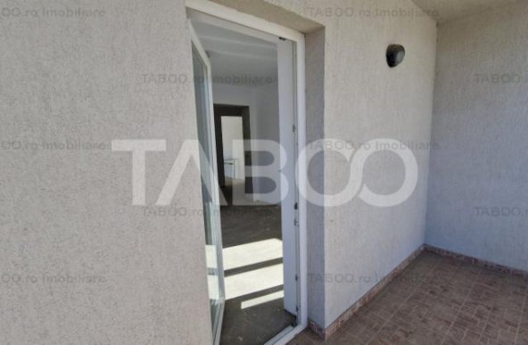 Apartament de vanzare cu 3 camere si 2 balcoane cu bucatarie separata