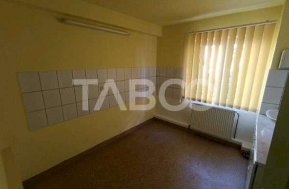 Spatiu comercial 5 incaperi 3 bai 107 mpu boxa zona Cetate Alba Iulia