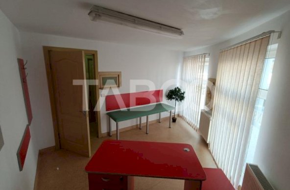 Spatiu comercial 5 incaperi 3 bai 107 mpu boxa zona Cetate Alba Iulia