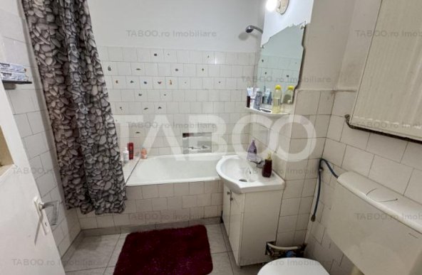 Apartament decomandat cu 3 camere si pivnita Vasile Aaron Sibiu