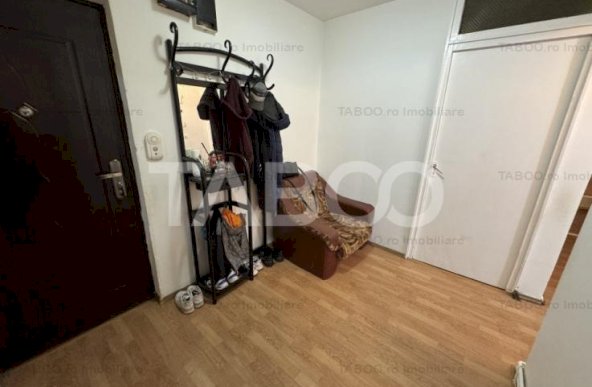 Apartament decomandat cu 3 camere si pivnita Vasile Aaron Sibiu