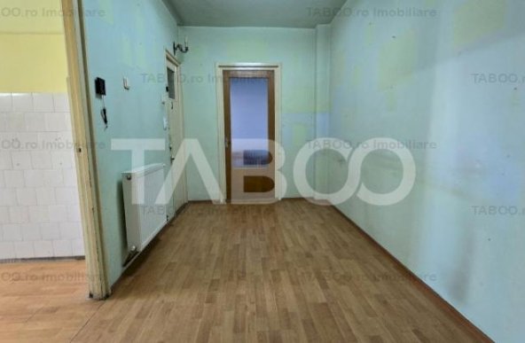 Apartament etaj 1 cu lift 60 mp cu balcon si pivnita pe Mihai Viteazul