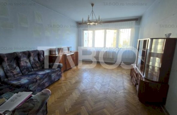 Apartament etaj 1 cu lift 60 mp cu balcon si pivnita pe Mihai Viteazul