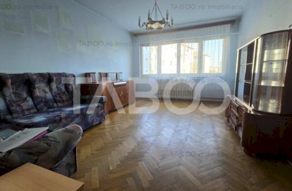 Apartament etaj 1 cu lift 60 mp cu balcon si pivnita pe Mihai Viteazul