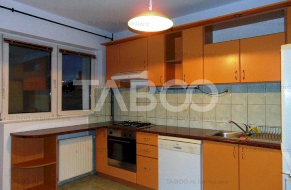 Apartament cu 3 camere decomandate 90 mp utili de inchiriat in Sibiu