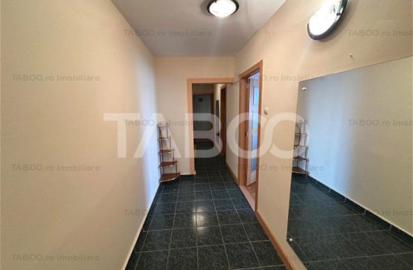 Apartament decomandat 74mpu cu 3 camere si balcon mobilat si utilat