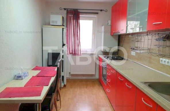 Apartament de inchiriat 3 camere Vasile Aaron disponibil imediat