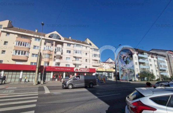 Apartament de inchiriat 2 camere 2 balcoane etaj 1 loc de parcare