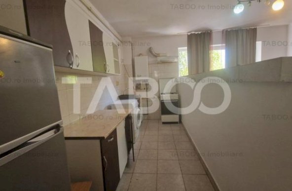 Apartament de inchiriat 2 camere 2 balcoane etaj 1 loc de parcare