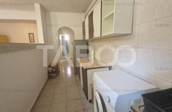 Apartament de inchiriat 2 camere 2 balcoane etaj 1 loc de parcare