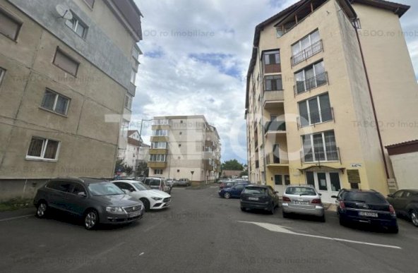 Apartament de inchiriat 2 camere 2 balcoane etaj 1 loc de parcare