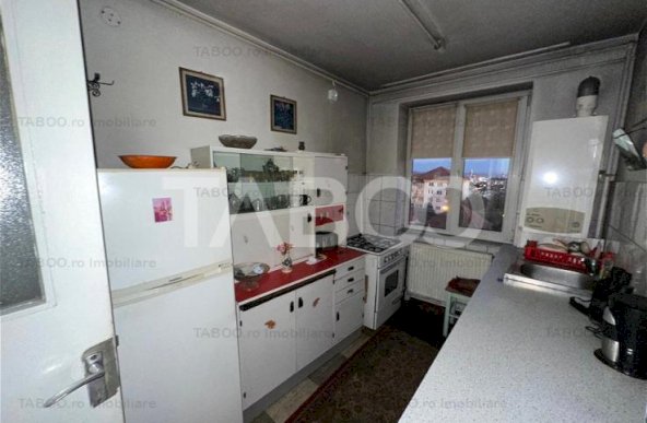 Apartament semidecomandat 45mpu cu balcon 4mp si 2 camere zona Rahovei