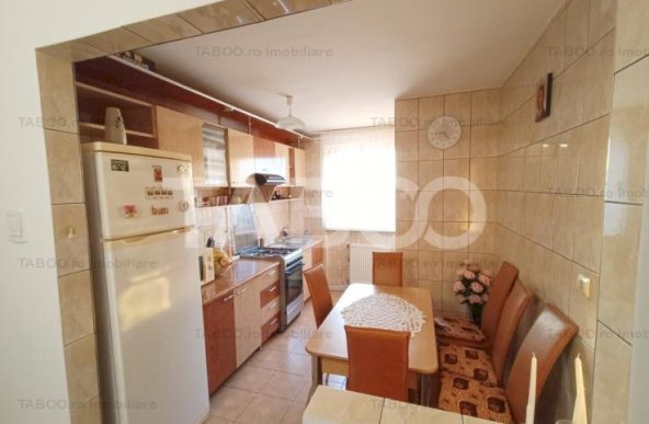 Apartament 3 camere 70 mp utili partial mobilat utilat balcon Sebes