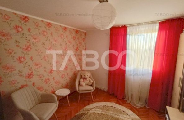 Apartament 3 camere 70 mp utili partial mobilat utilat balcon Sebes