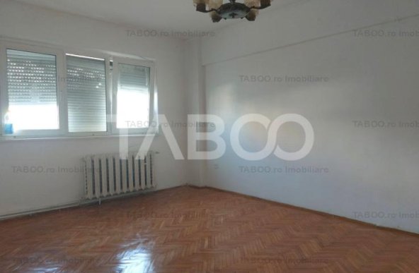 Apartament 65 mp 3 camere decomandate 2 bai pivnita zona Siretului