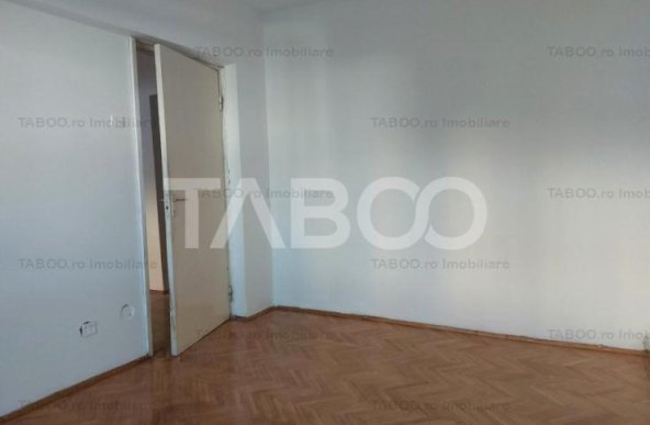 Apartament 65 mp 3 camere decomandate 2 bai pivnita zona Siretului